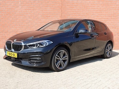 BMW 1-serie - 118i Automaat Sport Line DEMO Navigatie Virtual Cockpit Parkeersensoren Ledverlichting HiF