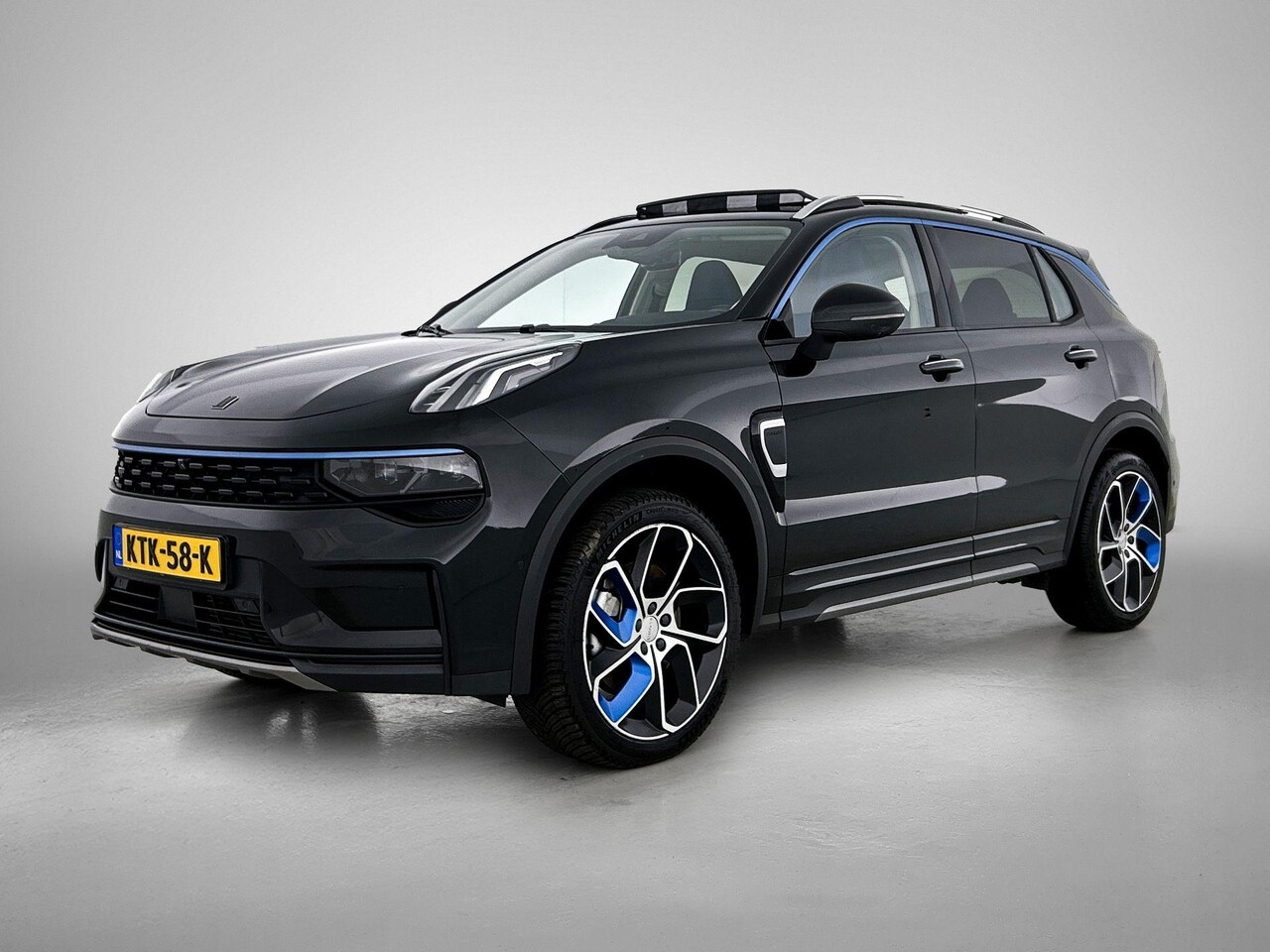 Lynk & Co 01 - 1.5 | Panoramadak | 360° camera | Stoelverwarming | 1800KG Trekvermogen | - AutoWereld.nl