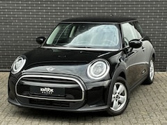 MINI Cooper - Hatchback Essential Automaat 3 deurs / Navigatiesysteem / Driving Assistant / Climate Cont