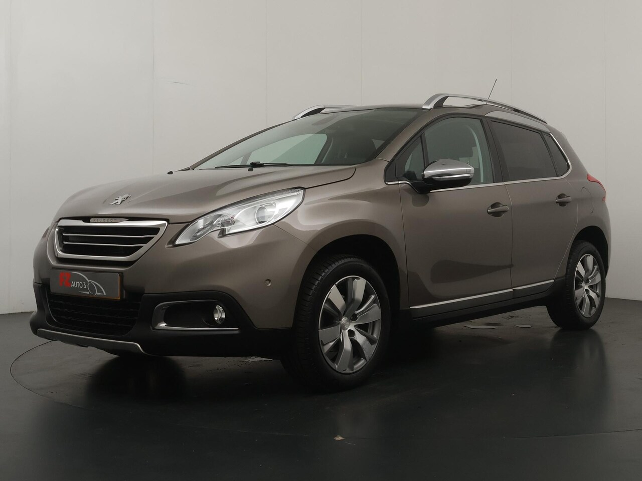 Peugeot 2008 - 1.2 VTi Allure Pack Premium Plus - Automaat - Navigatie - Trekhaak - Climate Control - AutoWereld.nl