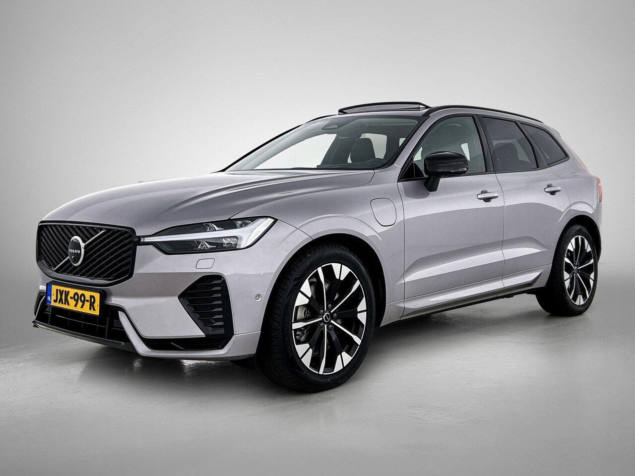 Volvo XC60 - 2.0 T6 Plug-in hybrid AWD Ultra Dark | Luchtvering | Panoramadak | 360-Camera | Trekhaak | - AutoWereld.nl