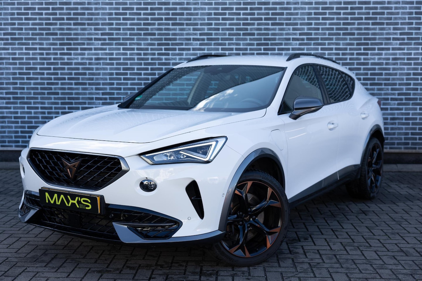 CUPRA Formentor - 1.4 e-Hybrid VZ Copper Edition | Achteruitrijcamera | Parkeersensoren | Keyless Entry | El - AutoWereld.nl
