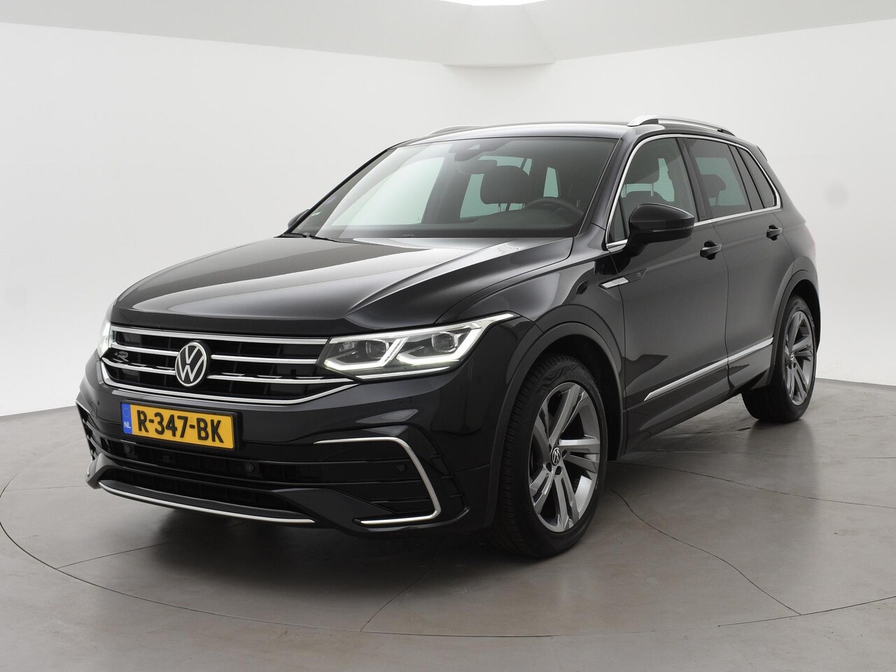 Volkswagen Tiguan - 1.5 TSI R-LINE + VIRTUAL COCKPIT | ADAPTIVE CRUISE | 19 INCH - AutoWereld.nl