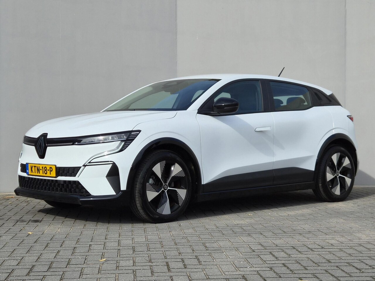 Renault Mégane E-Tech - EV40 Charge Equilibre / SOH 94,60% / Dealer onderhouden / Navigatie via Apple Carplay of A - AutoWereld.nl