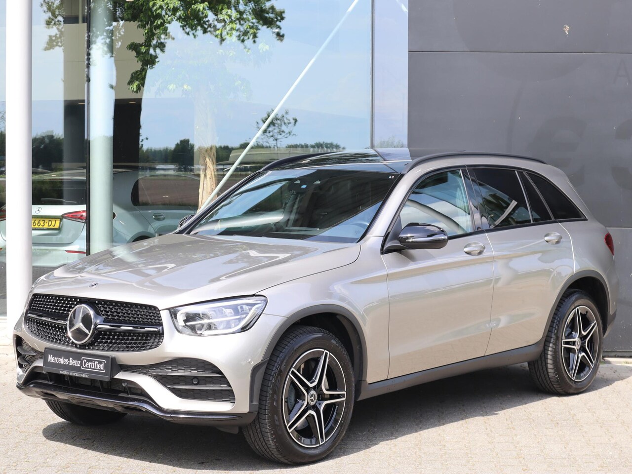 Mercedes-Benz GLC-klasse - 300e 4MATIC Business Solution AMG l Trekhaak l Stoelverwarming l Achteruitrij camera - AutoWereld.nl