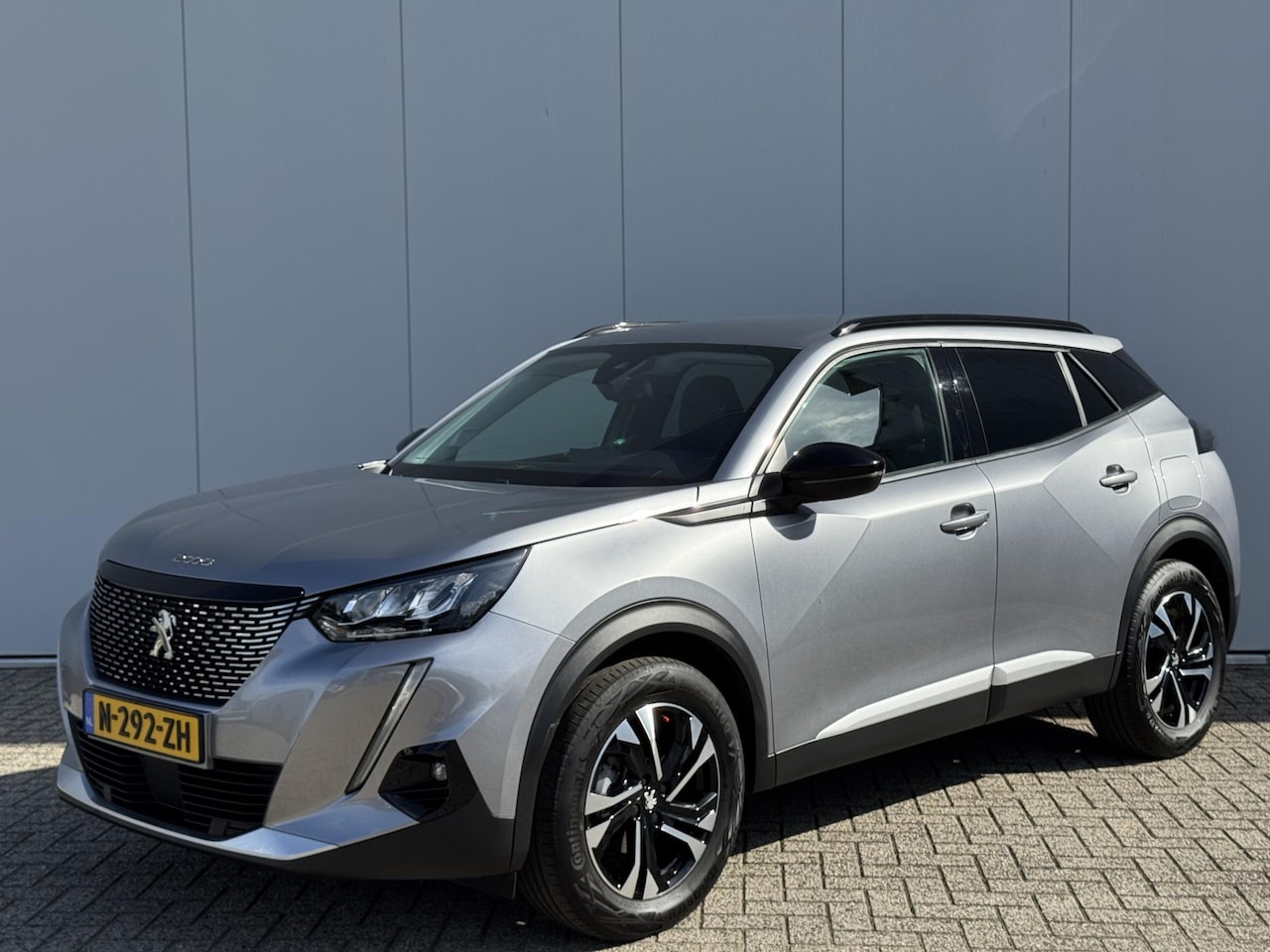 Peugeot 2008 - 1.2 PureTech Allure | Afneembare Trekhaak | Carplay | Cruise Control | Navigatie | Parkeer - AutoWereld.nl