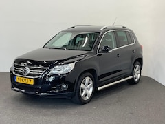 Volkswagen Tiguan - 2.0 TDI Trend&Fun 4Motion Trekhaak Navigatie Camera Cruise Control Climate Control Stoelve