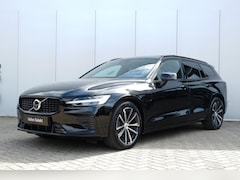 Volvo V60 - T8 Plug-in hybrid AWD Ultra Dark | Panoramadak | Trekhaak | Premium audio by Harman Kardon