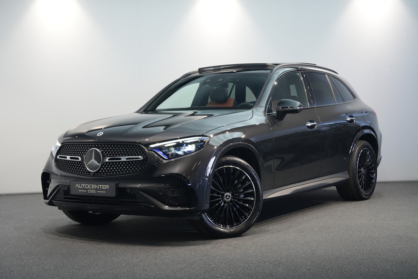 Mercedes-Benz GLC-klasse - 300e 4MATIC AMG Premium+ ✅ LUCHTVERING ✅ ACHTERAS BESTURING ✅ TREKHAAK ✅ PANO ✅ HEAD-UP - AutoWereld.nl