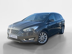 Ford Focus Wagon - 1.0 Titanium |Lederen/stof bekleding| Trekhaak| bi-xenon koplampen| keyless entry| 12 maan