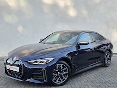 BMW i4 - M50 High Executive M-Sport 84 kWh 'Tansanitblau' SOH 96% NL Auto | 360 Camera | Hifi | DAB
