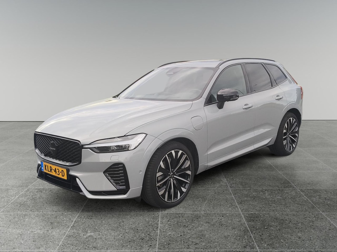 Volvo XC60 - 2.0 T6 Plug-in hybrid AWD Ultra Dark 100% SOH |Luchtvering | Bowers & Wilkins  | Charcoal - AutoWereld.nl