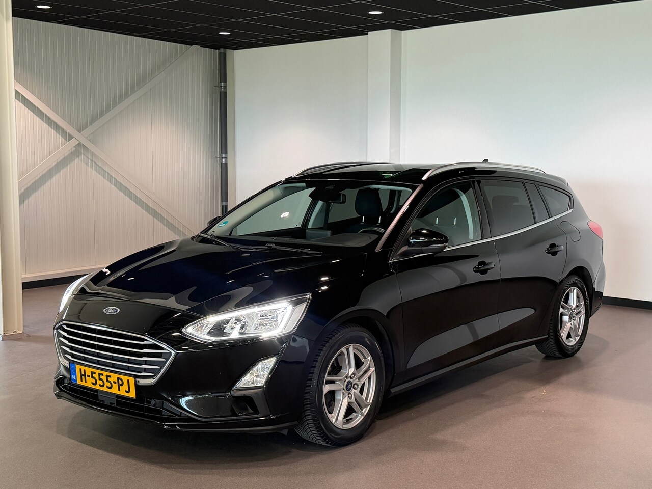 Ford Focus Wagon - 1.0 EcoBoost Trend Navigatie|Carplay|Stoel/Stuur&Voorruitverw.|PDC - AutoWereld.nl