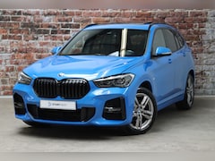 BMW X1 - sDrive18i High Executive M Sport Pakket Automaat / Navigatiesysteem Professional / Panoram