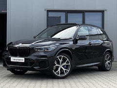 BMW X5 - xDrive45e High Executive 398 PK | SOH 95% | Carbon | Sky lounge | 4 wiel sturing | Trekhaa