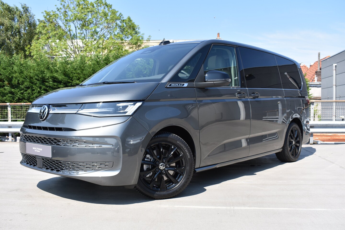 Volkswagen Multivan - Bulli eHybrid lang 4MOTION |  Verlaagd dynamisch onderstel | 'App-Connect' draadloze smart - AutoWereld.nl