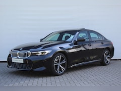 BMW 3-serie - 318i M Sport Automaat / Schuif-kanteldak / Sportstoelen / Comfort Access / Achteruitrijcam