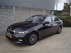 BMW 3-serie - 320i Business Edition Autom Navi Clima Apple Carplay LED Koplampen Cruise 2X PDC LMV Trekh