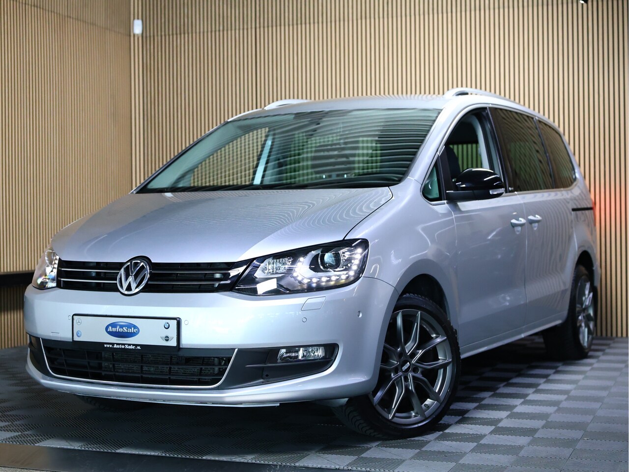 Volkswagen Sharan - 1.4 TSI DSG Highline 1eEIG! XENON TREKHK STOELVW CRUISE '12 - AutoWereld.nl