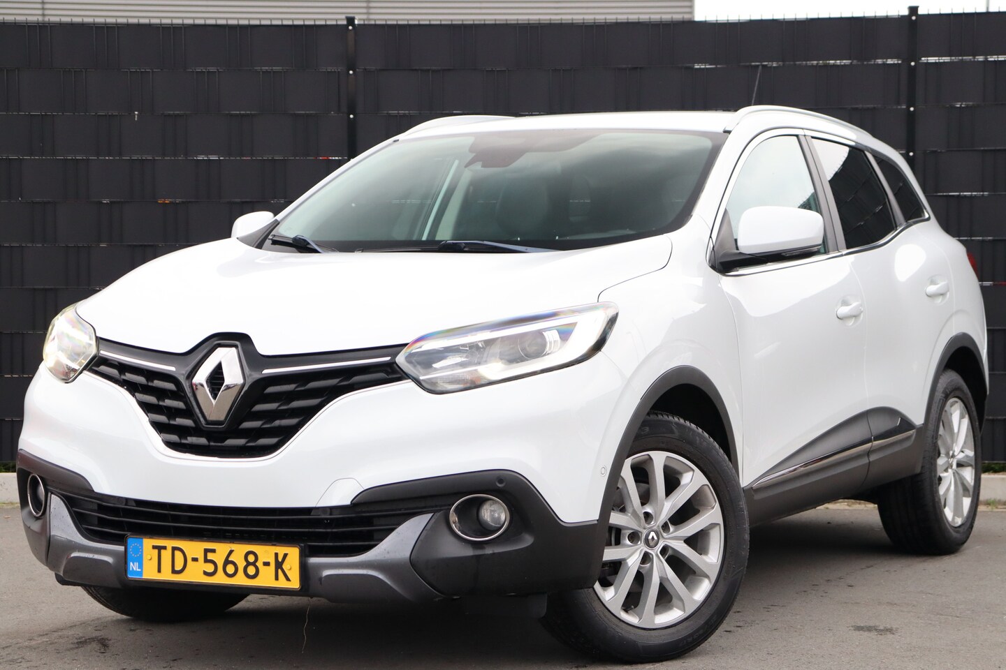 Renault Kadjar - 1.2 TCe Intens Automaat | Trekhaak | Camera | Cruise Control | Navigatie | Climate Control - AutoWereld.nl