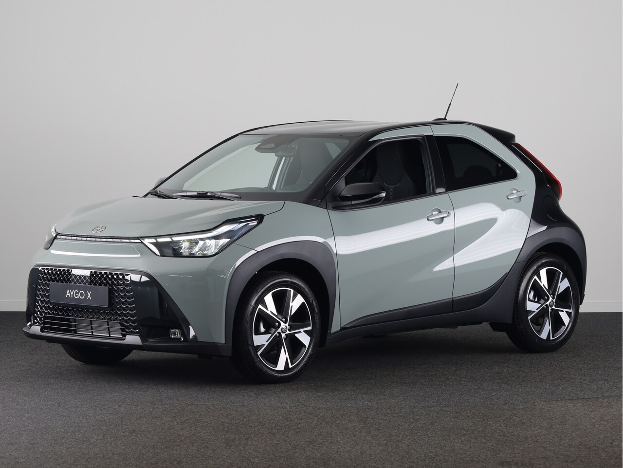Toyota Aygo X - Hybrid 115 pulse + Easy Pack | Keyless Entry | Parkeersensoren Voor en Achter || Draadloze - AutoWereld.nl