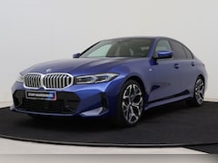 BMW 3-serie - 320i M Sport Automaat / Sportstoelen / Adaptieve LED / Achteruitrijcamera / M Sportonderst