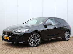 BMW 1-serie - 120 | Stoelverwarming | Harman & Kardon | 18'' Y-spaak velgen | Keyless | Achteruitrijcame