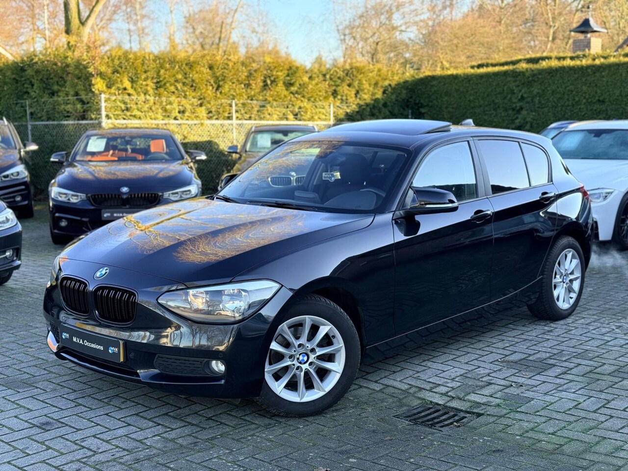 BMW 1-serie - 116i Business+|Nieuwe Ketting + Klepseals|Dakje|Navigatie|Climate control|Cruise control|N - AutoWereld.nl