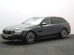BMW 5-serie Touring - 530e xDrive 300 PK M Sport Pro Edition PHEV, Panoramadak, Trekhaak, H/K Sound, Head-Up