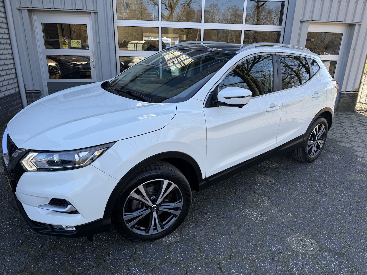 Nissan Qashqai - 1.2 Tekna 17" / Panoramadak - AutoWereld.nl
