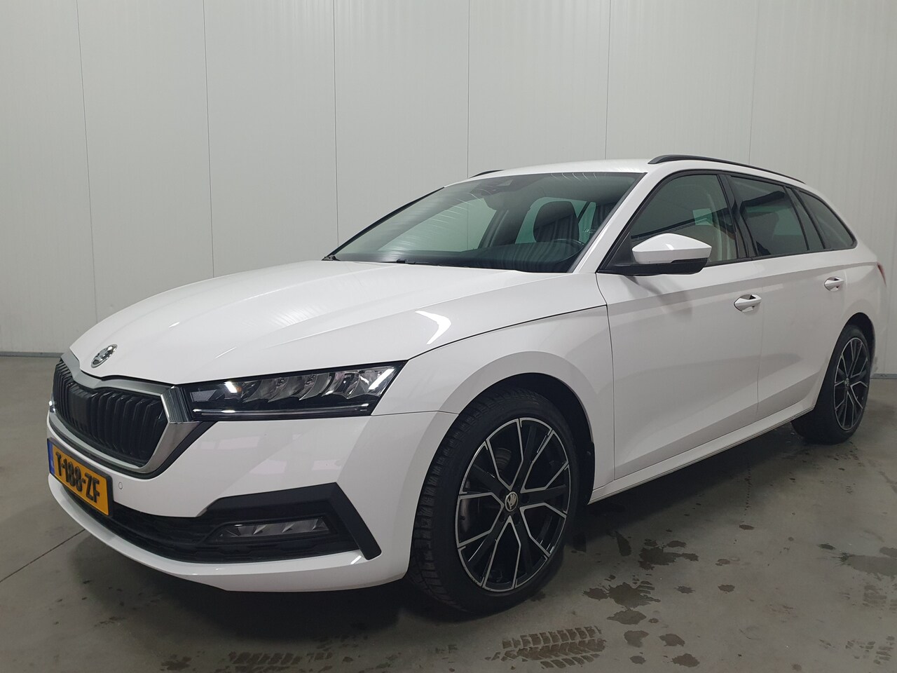 Skoda Octavia Combi - 1.5 e-TSI Business Edition NAVI/PDC/LED/CRUISE/AIRCO/LMV . - AutoWereld.nl