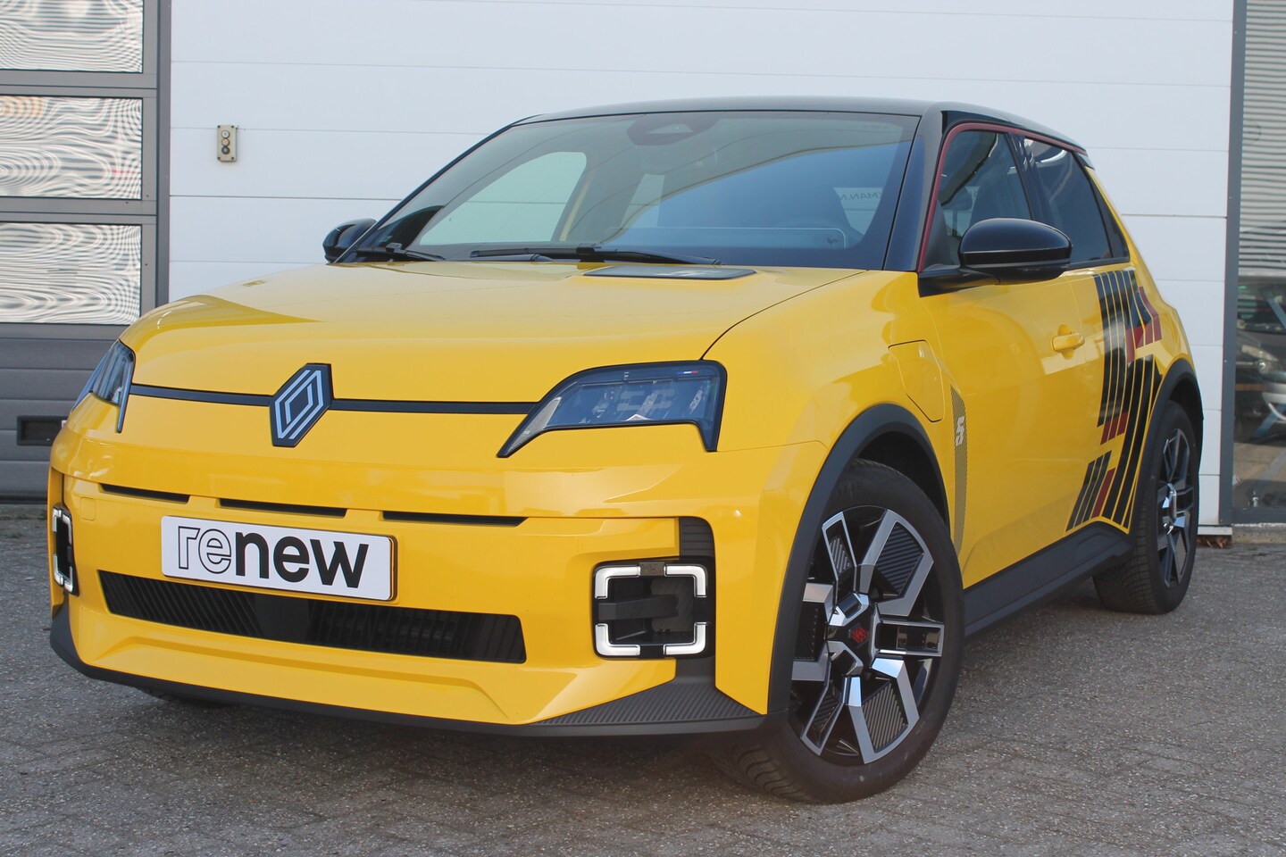 Renault 5 - Comfort Range 150 PK TECHNO 52 kWh | 4 seizoensbanden | Pack winter | NIEUW OP VOORRAAD - AutoWereld.nl