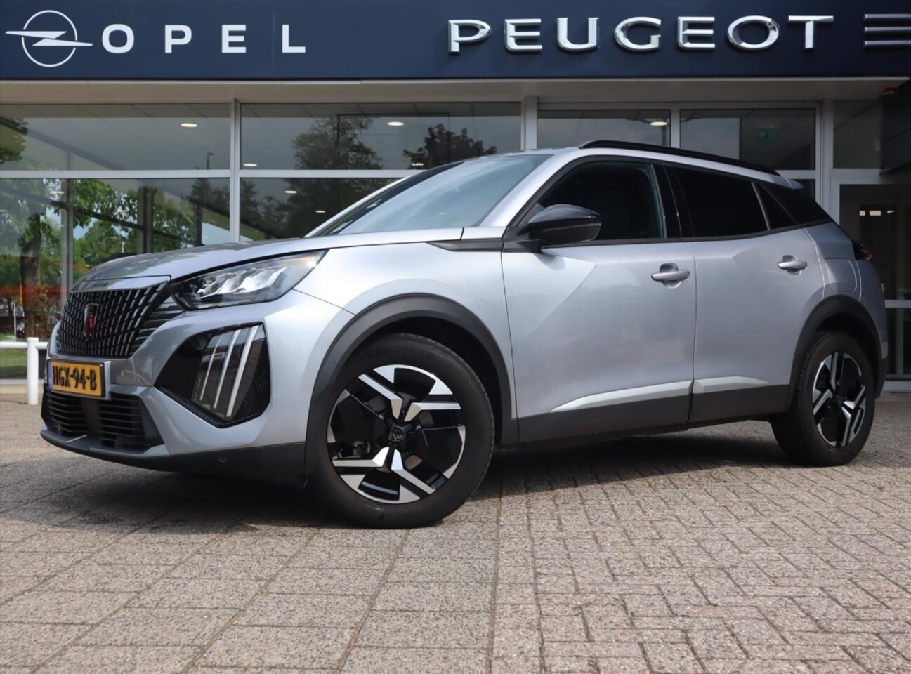 Peugeot 2008 - SUV Allure PureTech 100pk H6, Rijklaarprijs, Navigatie Keyless Entry Sensoren voor en acht - AutoWereld.nl