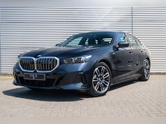 BMW i5 - eDrive40 M Sport / Adaptieve LED / Parking Assistant Plus / Comfort Access / Live Cockpit