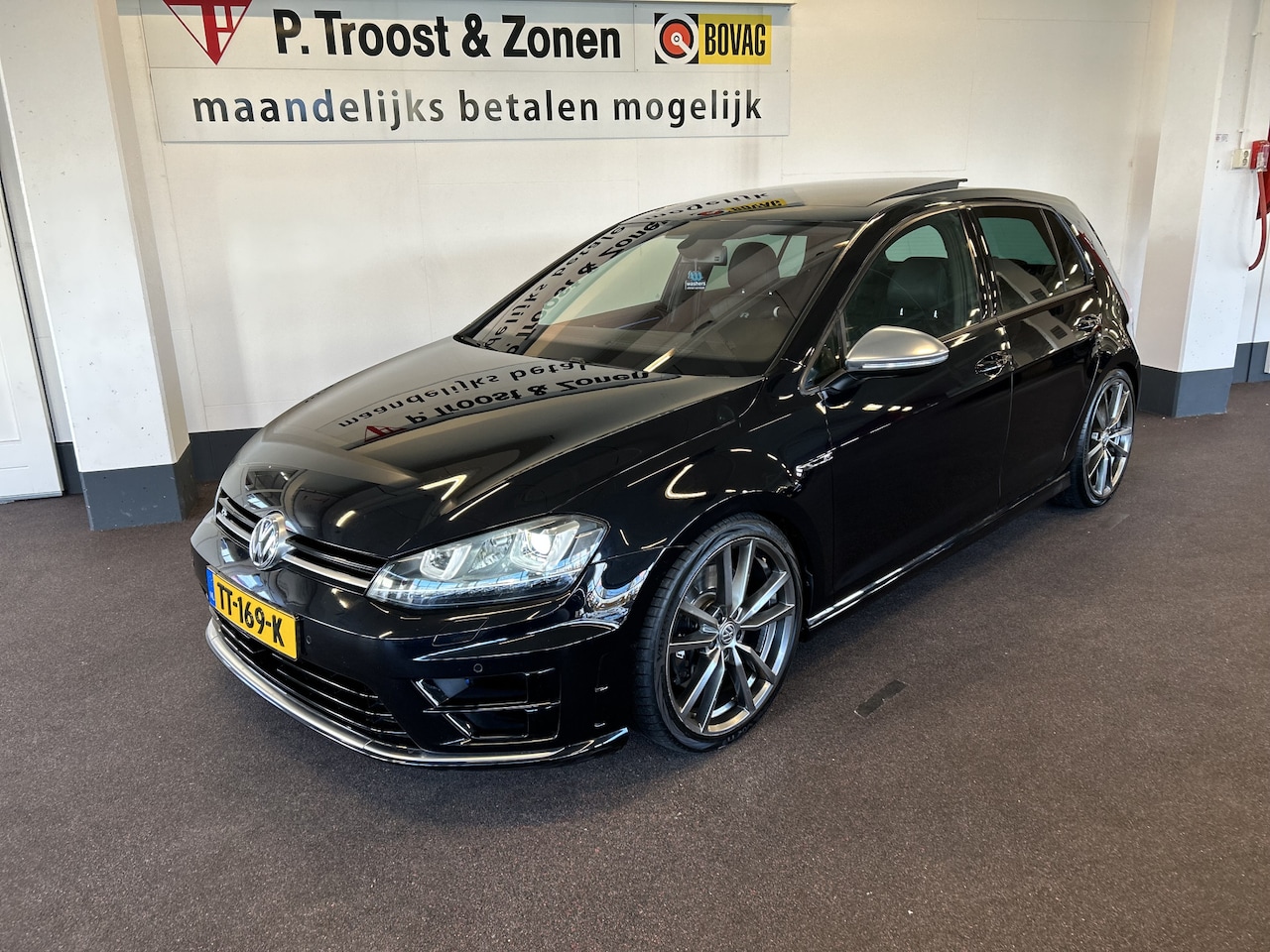 Volkswagen Golf - 2.0 TSI R 4Motion 300PK | Panoramadak | Lederen bekleding | Adaptieve cruise control | Key - AutoWereld.nl