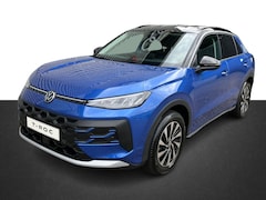 Volkswagen T-Roc - Life First Edition 1.5 eTSI 85 kW / 116 PK DSG | Trekhaak wegklapbaar | Multimedia pakket
