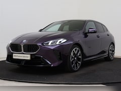 BMW 1-serie - 120 M Sport Automaat / Sportstoelen / Achteruitrijcamera / Stoelverwarming / M Adaptief on