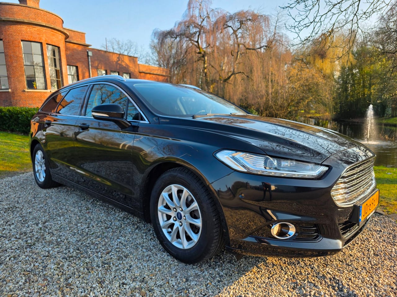 Ford Mondeo Wagon - 1.5 Titanium NAVI/cruise/AIRCO - AutoWereld.nl