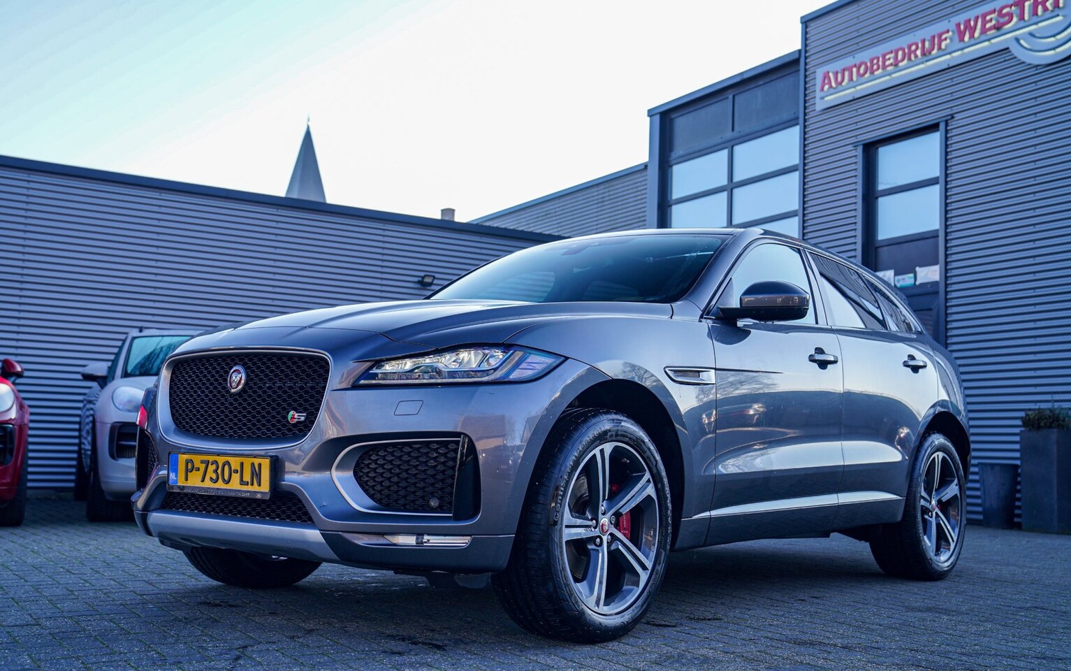 Jaguar F-Pace - 3.0 S/C S AWD 35t | Panorama | Meridian | Achterbankverwarming | Carplay | Stuurwielverwar - AutoWereld.nl