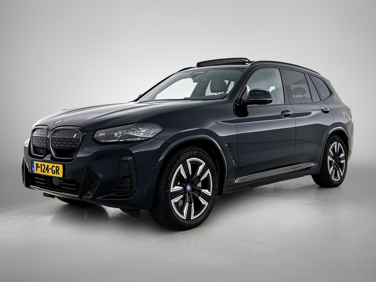 BMW iX3 - High Executive 80 kWh | Navi | Leder | Pano | 12 maanden BOVAG | - AutoWereld.nl