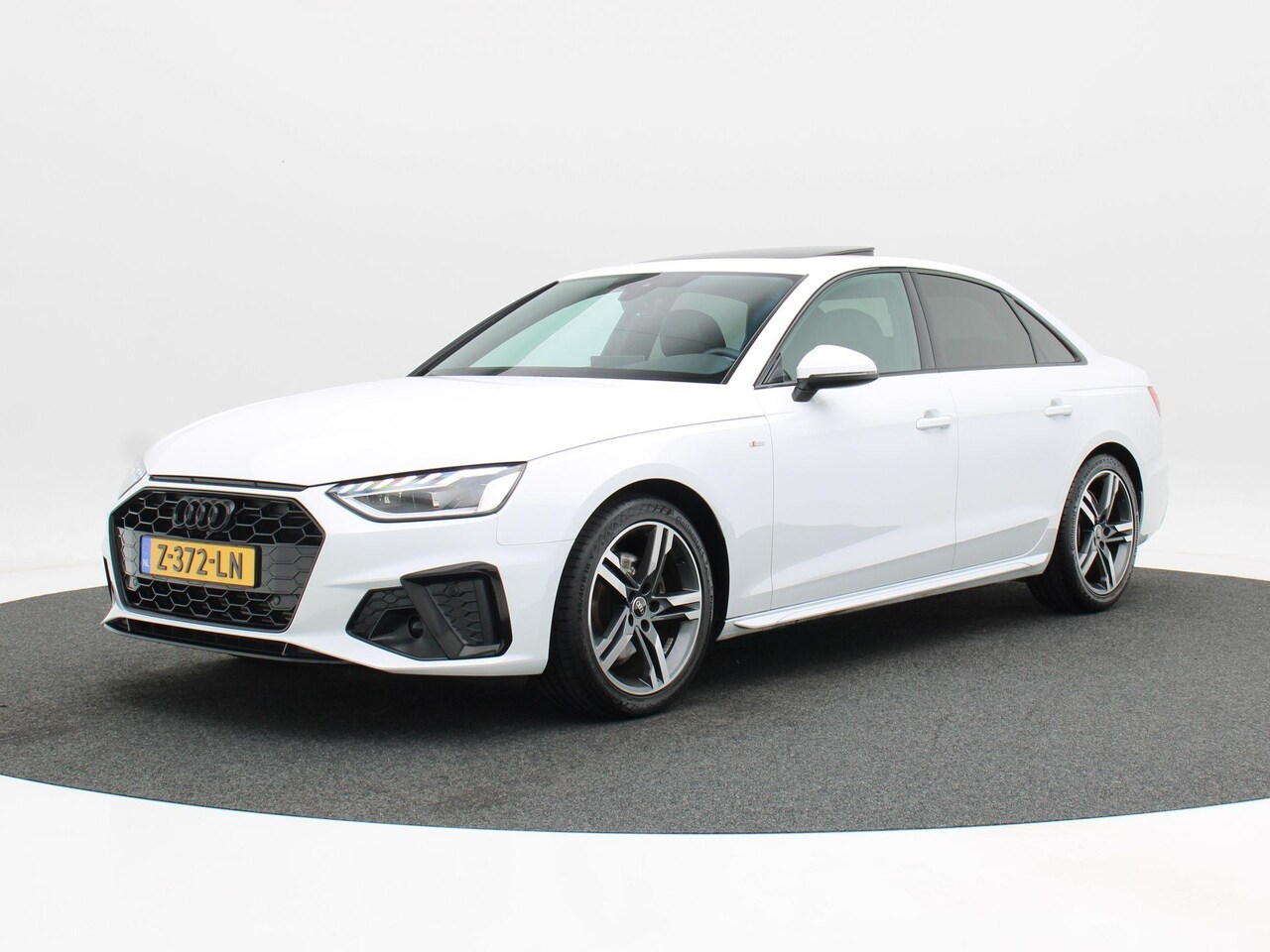 Audi A4 Limousine - 35 TFSi S-Line Competition 150 Pk Automaat | Open Dak | Zwart Optiek | Virtual Cockpit | S - AutoWereld.nl