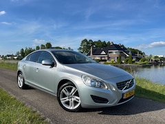Volvo S60 - 1.6 T3 Business | Trekhaak | Dodehoek Detectie | Navi | Cruise
