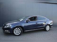 Volkswagen Passat - 1.6 TDI Comfortline Executive Edition Bluemotion NAVIGATIE - SCHUIFDAK - PDC - CRUISE CONT