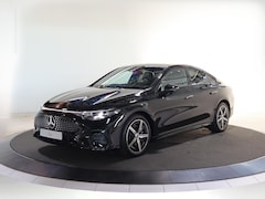 Mercedes-Benz CLA-Klasse - 200 Business Solution AMG 58 kWh | Panoramadak | Premium Pakket | Superscreen | Trekhaak |