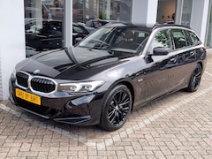 BMW 3-serie Touring - 320e PHEV Orig NL. | Leder | Park Assist | Carplay/Android