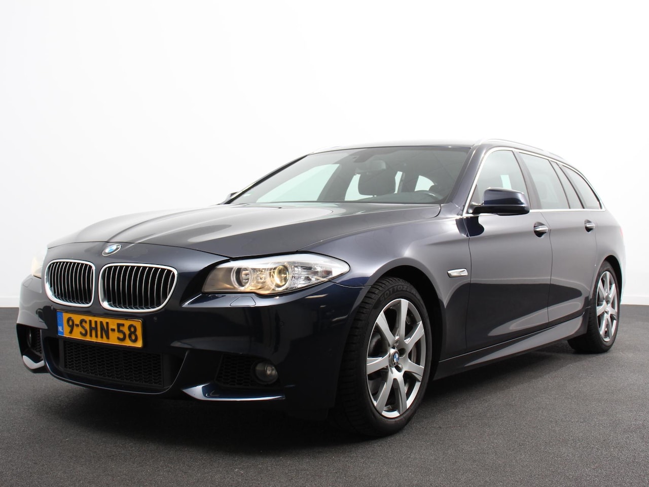 BMW 5-serie Touring - 520i Automaat Lees opmerkingen! Navigatie Climate Control Trekhaak Cruise Control Parkeer - AutoWereld.nl