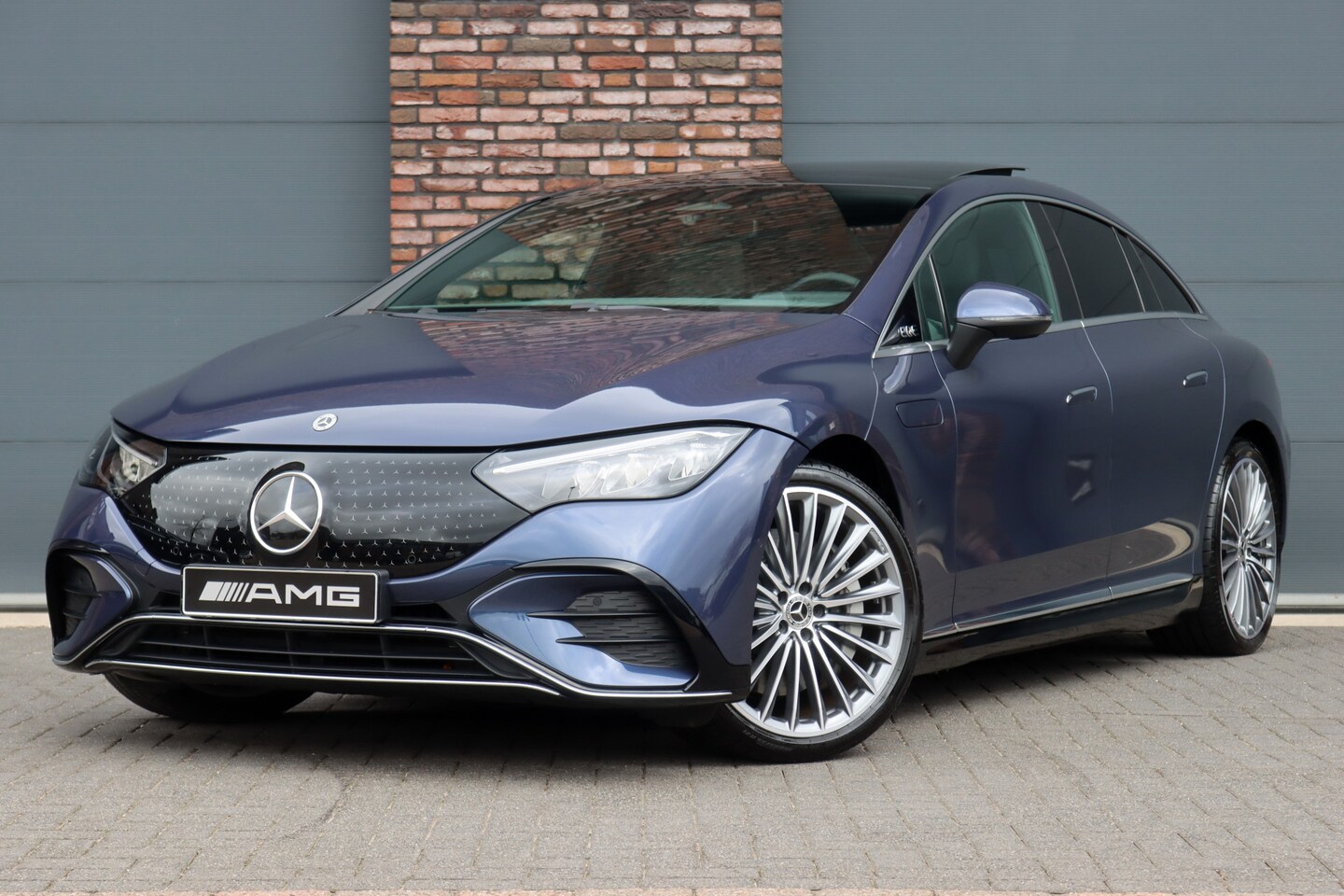 Mercedes-Benz EQE - 300 AMG Line 90 kWh | Airmatic | Distronic | Panoramadak | Warmtepomp | Memory | Camera | - AutoWereld.nl