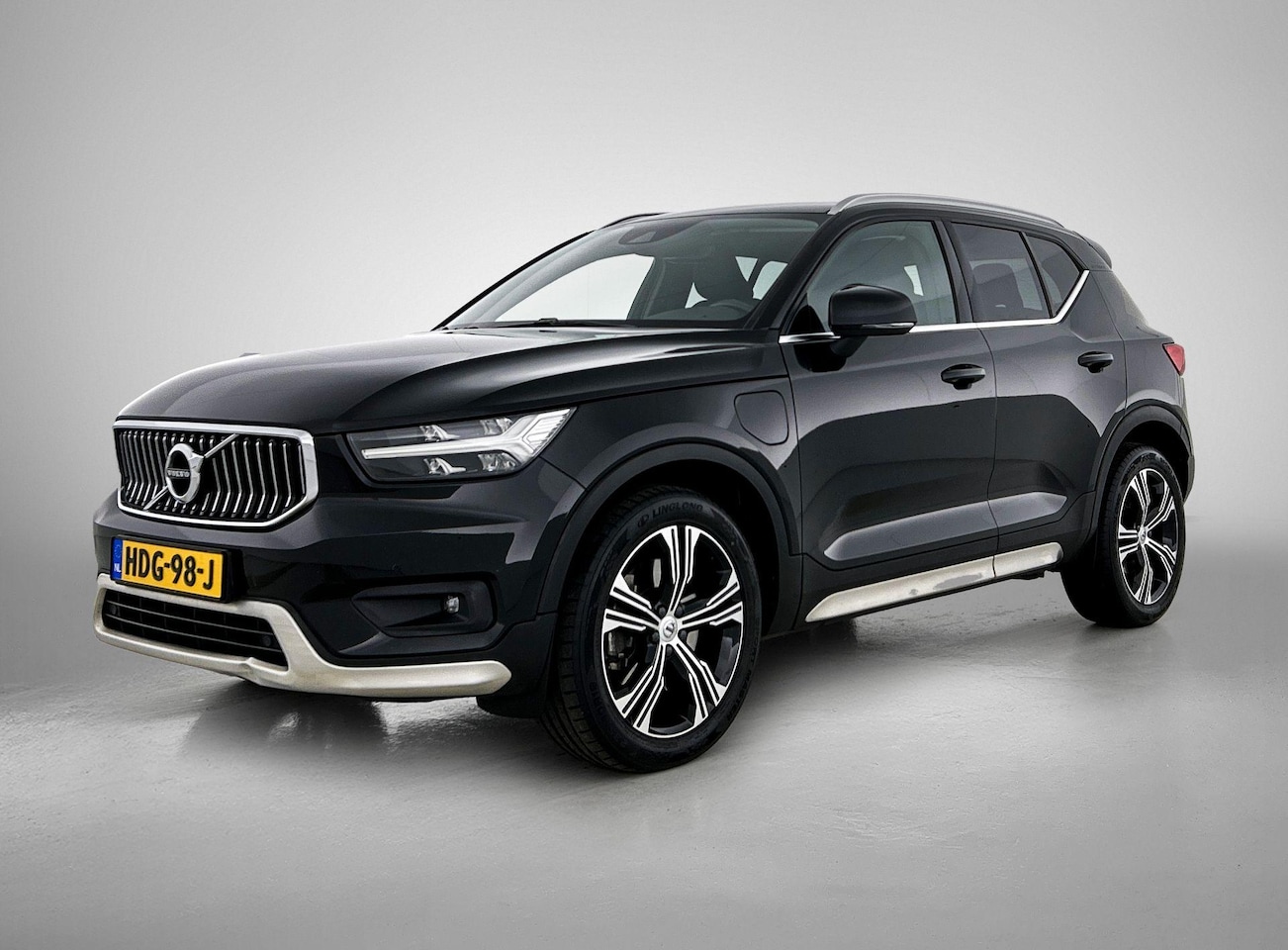 Volvo XC40 - 1.5 T5 Recharge R-Design | Navi | stoelverwarming\verkoeling | - AutoWereld.nl