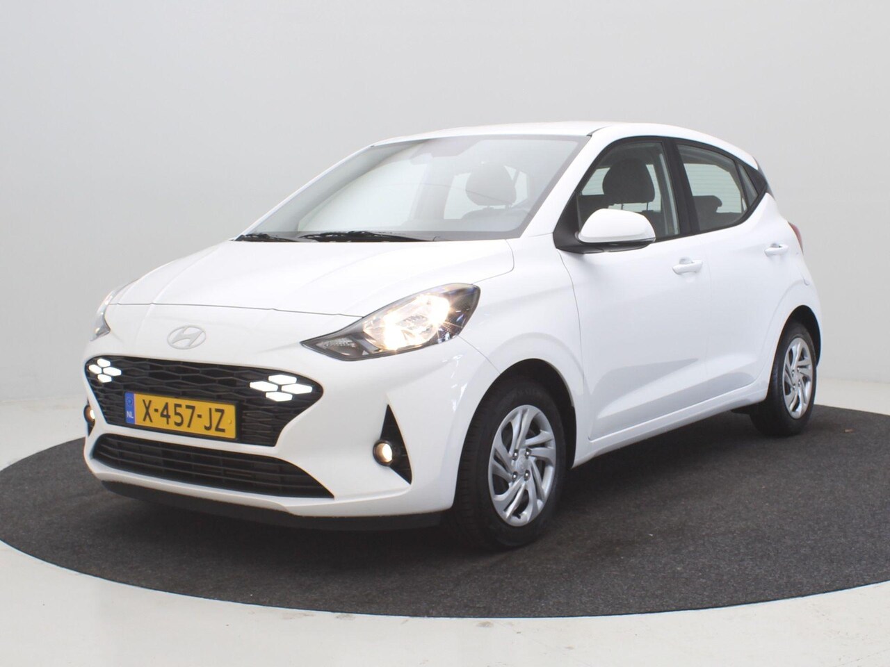Hyundai i10 - 1.0 Comfort / Cruise / Airco / Apple Carplay & Android Auto / All Season Banden / 1ste Eig - AutoWereld.nl