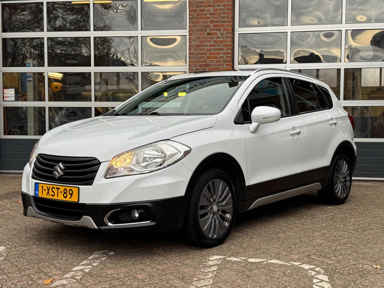 Suzuki SX4 S-Cross - 1.6 Exclusive 1.6 Exclusive, Navi, PDC, Panodak, cruise, 17 inch LM - AutoWereld.nl